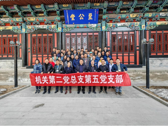 兰大二院后勤保障处环卫科联合机关第二党总支第五党支部开展“学习雷锋，助人为乐，植树造林，绿化医院”主题党日活动